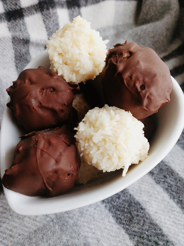 Homemade Bounty Bars-Coconut Filled Chocolate Candies Perfect for #Valentine'sDay! Recipe on Creating A Curated Life