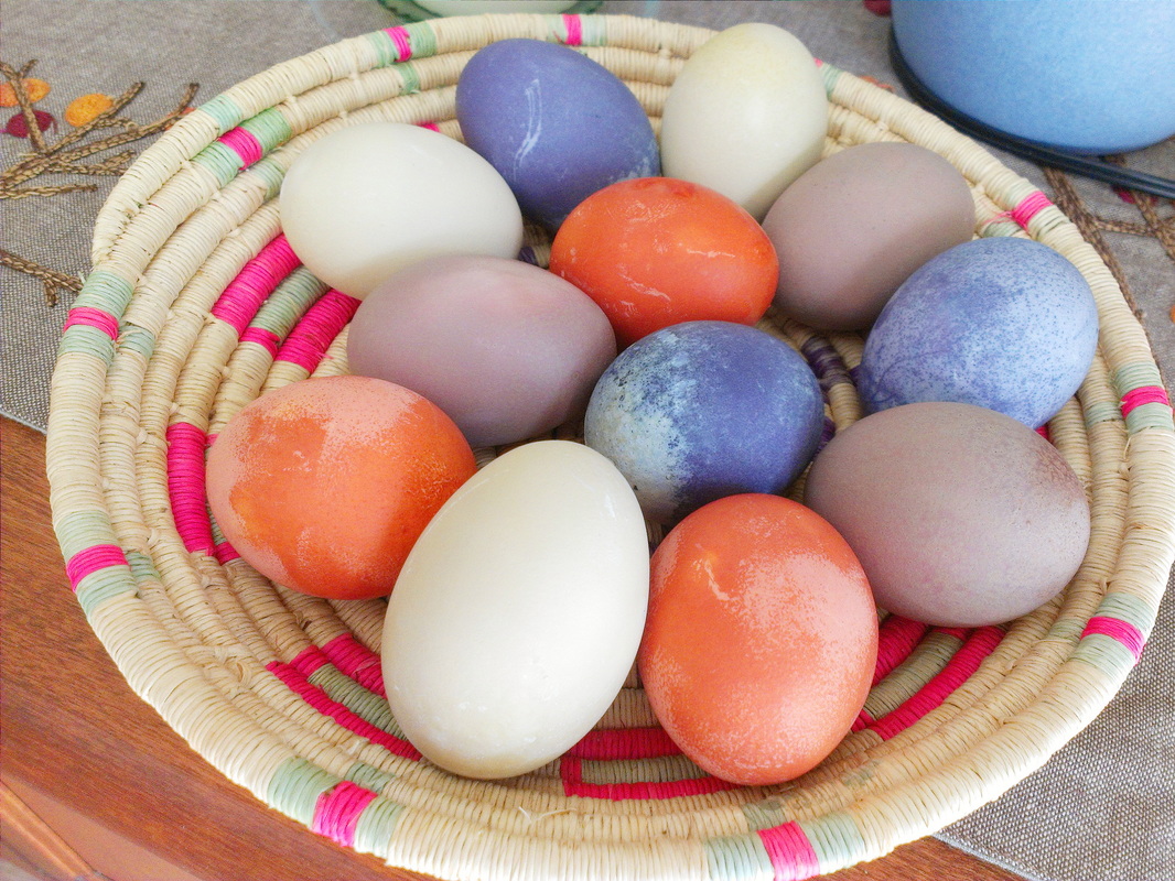 Easter eggs dyed with vegetable and fruit based dyes. By Creating a Curated Life.